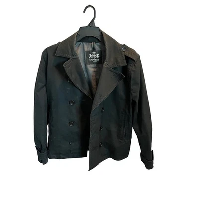 Chaqueta Express negra estilo militar para mujer con cuello grande abotonada Foto 1 de 4