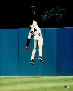Ken Griffey Jr. Signed 16x20 Photo Seattle Mariners (Wall Catch) Beckett Wit - Picture 1 of 4