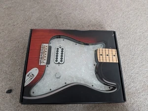 Fender Tom Delonge Loaded Strat Pickguard Seymour Duncan Invader With Backplate - Picture 1 of 4