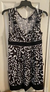 Vestido New Directions, sin mangas, corpiño cruzado y cintura alta, talla grande - Imagen 1 de 3
