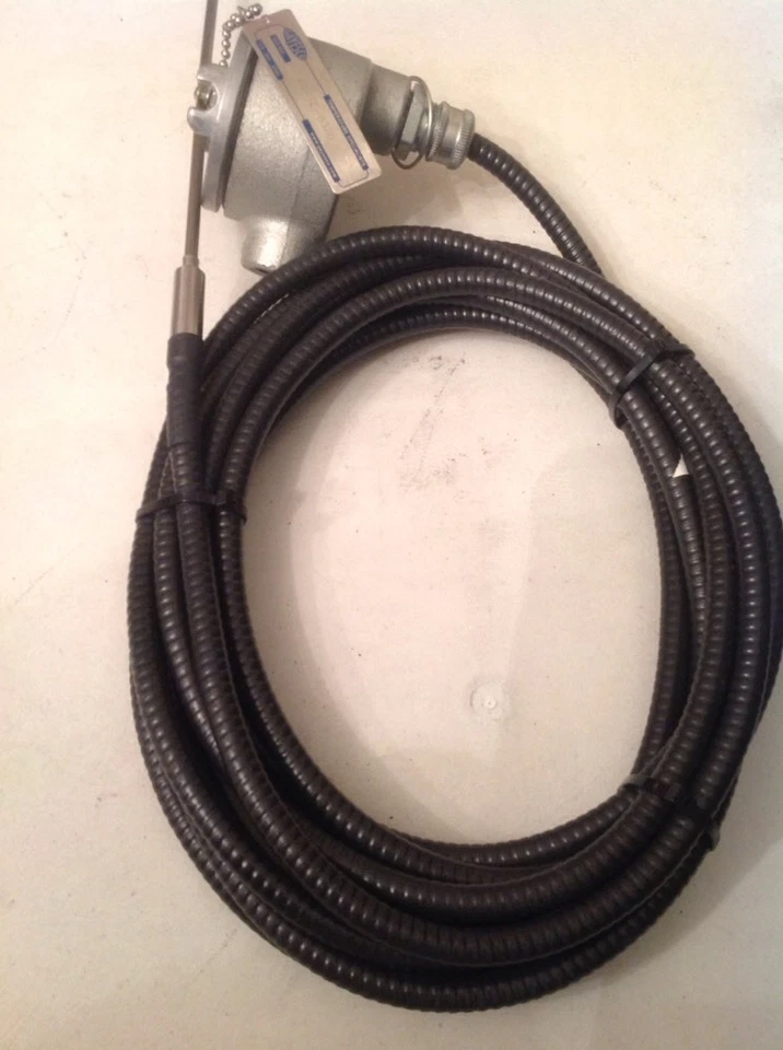 CROUSE-HINDS OUTLET BOX & GAYESCO THERMOCOUPLE TEMPERATURE SENSING PROBE - Image 1 of 1