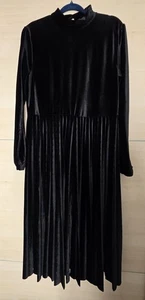 Oasis Black Velvet Pleated Midi Dress,size L High Neck, Key Hole Closure BNWOT - Picture 1 of 13