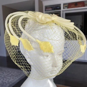 Vintage 1950's YELLOW Fascinator Netting Veil with Flower w/Leaf Motif - Picture 1 of 6