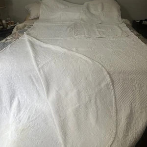 Crown Craft “Savannah” Cal-King Matelasse Bedspread W/Pillow Shams - Picture 1 of 12