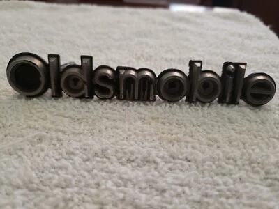 Oldsmobile Cutlass Delta 88 98 GM 1978 1979 placa de identificación 559183  Foto 1 de 4
