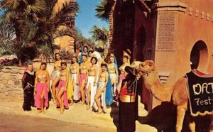 NATIONAL DATE FESTIVAL Indio CA Arabian Nights Festzug Bauchtänzer 50er Vintage - Bild 1 von 2