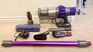 Dyson Cyclone V10 Animal Cordless Handheld Vacuum Cleaner With Good Battery - Picture 1 of 17