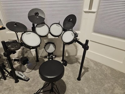 Kit de batería electrónica Alesis Surge Mesh edición especial 8 piezas Foto 1 de 4