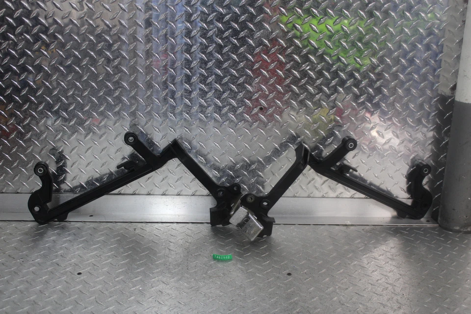 1995 HONDA ST1100 СЕДЛО СУМКА ДЕРЖАТЕЛЬ КОМПЛЕКТ 84250-MT3-000 84350-MT3-000 - Изображение 1 из 4