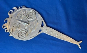 Leandra Drumm Zinn Handspiegel skurril Mädchen Figur Kinderreim Motiv - Bild 1 von 12