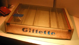 VINTAGE Gillette Arbeitsplatte Vitrine für Rasierer und Klingen - Bild 1 von 2