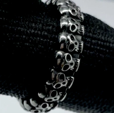 Anello uomo giro di molteplici teschi scheletri acciaio 316l privo di nichel M27 - Immagine 1 di 4