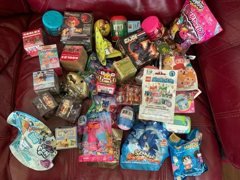 SURPRISE BLIND BAG RANDOM LOT Num Noms Roblox Minecraft Halo Marvel Freddy's etc Cover