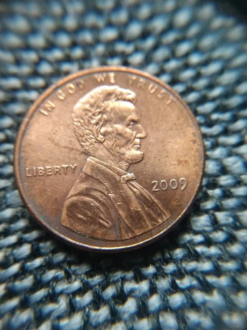 2009 lincoln penny ,sitting log,back of coin dot on C in CENT Cover