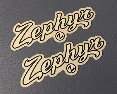 Raro Lote 2 Gorra ZEPHYR HAT FABRICANTE Pegatina Vinilo Brillante Coleccionista Distribuidor Foto 1 de 4