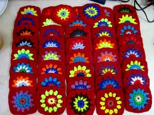 HANDGEHÄKELT, X 20 GRANNY SQUARES ROTE KANTEN X 4 MEHRERE FARBEN JEDES QUADRAT, 4 Zoll - Bild 1 von 9