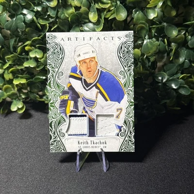 2025-26 UD Artifacts Keith Tkachuk Emerald Materials /25 Blues HOF - Image 1 of 2