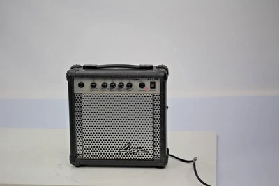 Combo amplificador de bajos Washburn Lyon LA15B 15w en excelente estado Foto 1 de 4