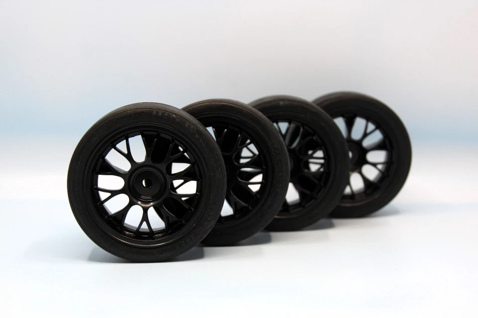 TAMIYA 1/10 RC - SET 4X CERCHI E GOMME SLICK COLORE NERO , ORIGINALI NUOVI ! - Immagine 1 di 1