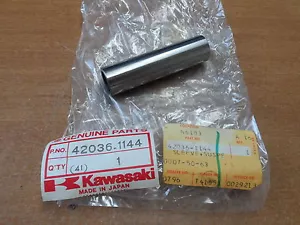 NOS OEM Kawasaki Suspensión Brazo Manga 1985-86 KX250 KX500 Motocross 42036-1144 - Imagen 1 de 5