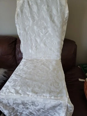 Комплект из 6 атласных чехлов на стулья цвета слоновой кости для праздничных мероприятий - Изображение 1 из 4