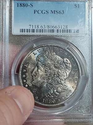 Dólar de plata Morgan 1880-S graduación profesional MS 63 terminal tono azul, naranja y negro Foto 1 de 4