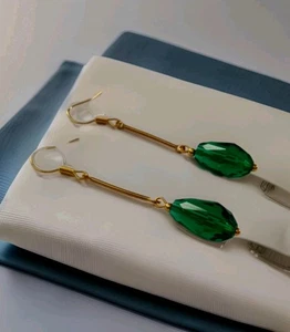 Vintage Style Green Teardrop Glass earrings In Gold Plate.drop Dangle - Picture 1 of 4