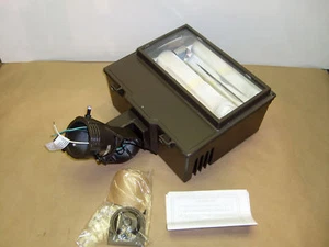 Cooper 250 Watt Flood Light Fixture With Buld HPS 120v 277v With Parts - Picture 1 of 4