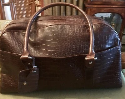 Bolso de mano de viaje de cuero vegano marrón cocodrilo sintético Foto 1 de 4