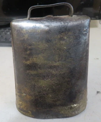 DOS CENCERROS ANTIGUOS HECHOS A MANO METAL PRIMITIVO Foto 1 de 4