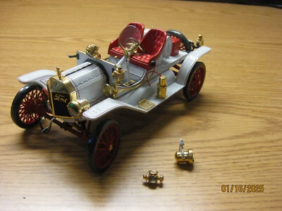 1/18 1913 FORD MODELO T SPEEDSTER EN BLANCO POR ERTL PRECISION COLLECTION Foto 1 de 4