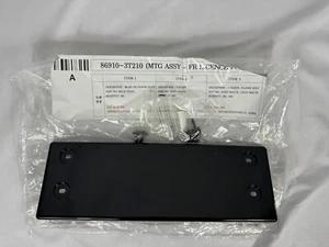 KIA K900 FRONT BUMPER LICENSE PLATE MOLDING BRACKET OEM 2015 - 2017 - Picture 1 of 2