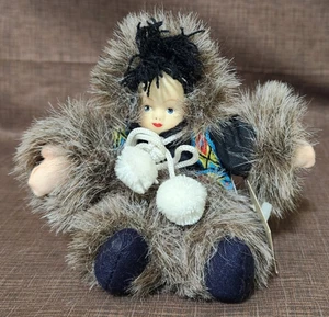 Vintage 5 1/2" Indianer Eskimo Puppe Porzellan Gesicht in einem Pelzmantel gekleidet - Bild 1 von 7