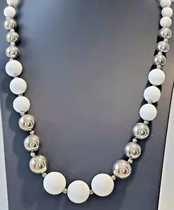 VINTAGE CAROL DAUPLAISE GRADUATED SILVER PLATED WHITE BEAD NECKLACE 23" 729 - Picture 1 of 5