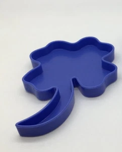TUPPERWARE St Patricks Day Shamrock Four Leaf Clover Cookie Cutter Navy Blue New - Picture 1 of 2