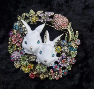 Large Easter Bunny Wreath Brooch Flower Rabbit Vintage Inspired Jewellery Gift - Picture 1 of 2