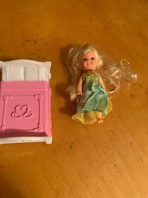 Barbie Cama Pequeña Rosa Blanca 4”x3” Cama 1994 Princess Dream Club Kelly P3 Foto 1 de 3