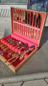 EUC 61-teiliges Royal Plume Besteck Wm Rogers Gold Stahl 12 Fassungen kostenloser schneller Versand - Bild 1 von 6