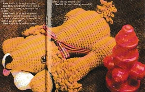 Stofftier Hund mit Knochen - 13 Zoll lang - Kammgarn mit Gewicht - NUR Häkelanleitung - Bild 1 von 2