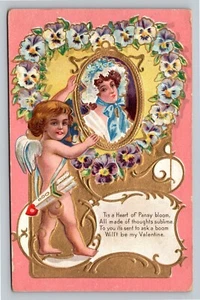 Postkarte Will It Be My Valentine Amor Pfeile Porträt Frau geprägt Vintage unbenutzt - Bild 1 von 2