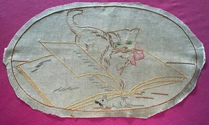 Art Deco bestickter Leinen Kissenboden " Katze und Maus " 58 cm x 37 cm   - Bild 1 von 4
