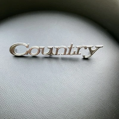 Ford Country Squire 1975-1978 emblema de cuarto de panel “Country” Foto 1 de 4