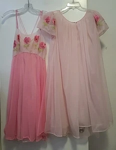 Vintage Vanity Fair 1960's Peignoir & Robe Set Pink Embroidered Flowers Size 34 - Picture 1 of 14