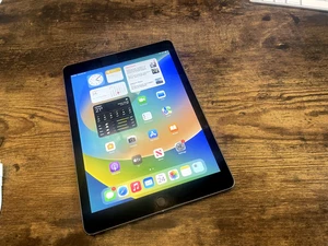 Cellular iPad Pro 9.7" 2016 32gb Space Grey iPadOS 16 Grade B - Picture 1 of 4