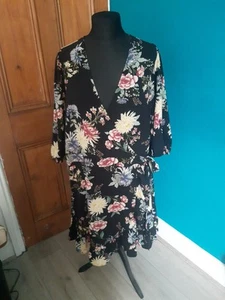 BNWT Ladies City Chic Stylish Black Floral Wrap Round Dress Size 18 - Picture 1 of 10