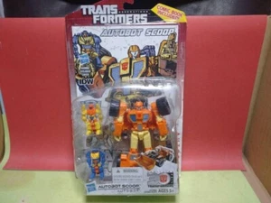 Extremely rare Unopened Transformers Generations Autobot Scoop - Picture 1 of 8