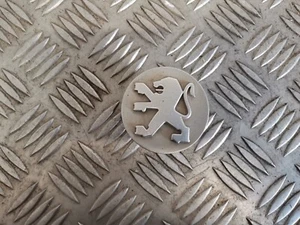 Cabochon centre roue jante alu - PEUGEOT 406 - Référence : 9622199277 OPALE - Photo 1/2