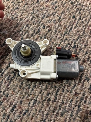⭐️ 2011-2014 Chrysler 200 Front Left Driver Side Power Window Motor OEM - Image 1 of 4