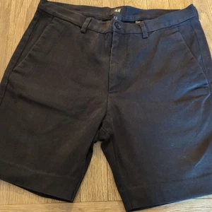 Black 100% Cotton Chino H&M Shorts Waist 34R - Hardly Worn - Picture 1 of 5