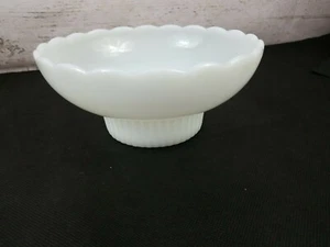 Vintage Milk Glass Bowl EO Brody Co. Cleveland Oh M2000 Scalloped Edge Ribbed - Picture 1 of 12